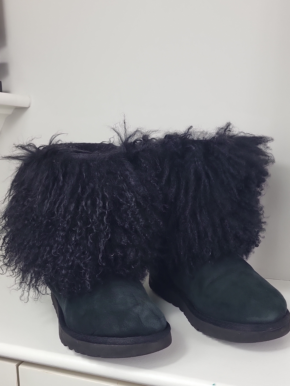 UGG Lida Mongolian Sheepskin Fur Cuffed Ankle Boots - Black. Size 7